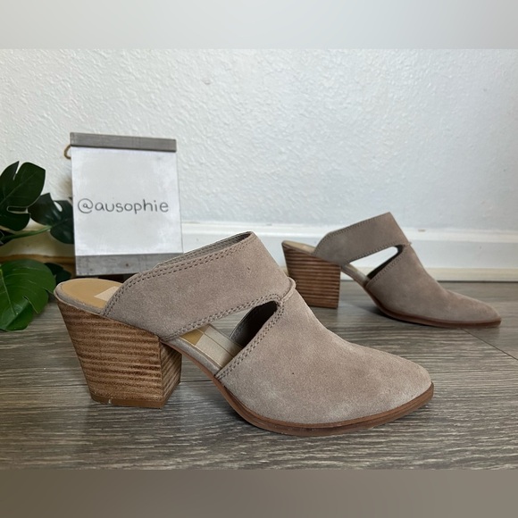 Dolce vita rogin suede cut out heeled mules in tan. Size 8 - Picture 1 of 9